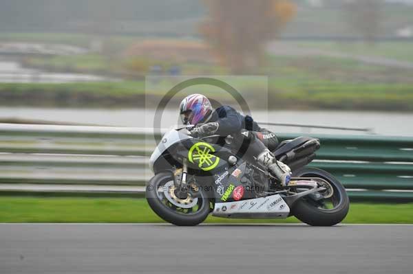 Mallory park Leicestershire;Mallory park photographs;Motorcycle action photographs;event digital images;eventdigitalimages;mallory park;no limits trackday;peter wileman photography;trackday;trackday digital images;trackday photos