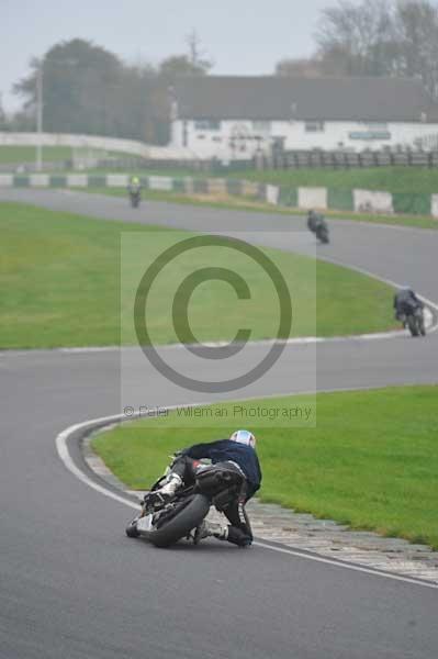 Mallory park Leicestershire;Mallory park photographs;Motorcycle action photographs;event digital images;eventdigitalimages;mallory park;no limits trackday;peter wileman photography;trackday;trackday digital images;trackday photos
