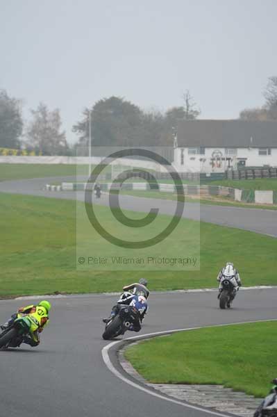 Mallory park Leicestershire;Mallory park photographs;Motorcycle action photographs;event digital images;eventdigitalimages;mallory park;no limits trackday;peter wileman photography;trackday;trackday digital images;trackday photos