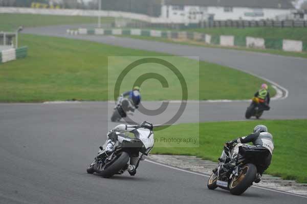 Mallory park Leicestershire;Mallory park photographs;Motorcycle action photographs;event digital images;eventdigitalimages;mallory park;no limits trackday;peter wileman photography;trackday;trackday digital images;trackday photos