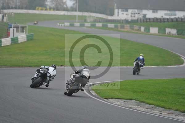Mallory park Leicestershire;Mallory park photographs;Motorcycle action photographs;event digital images;eventdigitalimages;mallory park;no limits trackday;peter wileman photography;trackday;trackday digital images;trackday photos