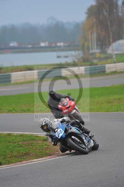 Mallory park Leicestershire;Mallory park photographs;Motorcycle action photographs;event digital images;eventdigitalimages;mallory park;no limits trackday;peter wileman photography;trackday;trackday digital images;trackday photos