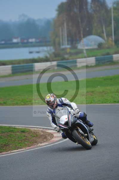 Mallory park Leicestershire;Mallory park photographs;Motorcycle action photographs;event digital images;eventdigitalimages;mallory park;no limits trackday;peter wileman photography;trackday;trackday digital images;trackday photos