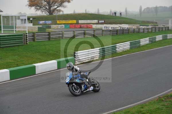Mallory park Leicestershire;Mallory park photographs;Motorcycle action photographs;event digital images;eventdigitalimages;mallory park;no limits trackday;peter wileman photography;trackday;trackday digital images;trackday photos