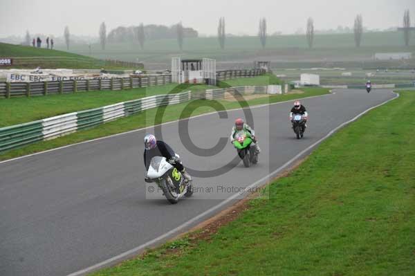Mallory park Leicestershire;Mallory park photographs;Motorcycle action photographs;event digital images;eventdigitalimages;mallory park;no limits trackday;peter wileman photography;trackday;trackday digital images;trackday photos