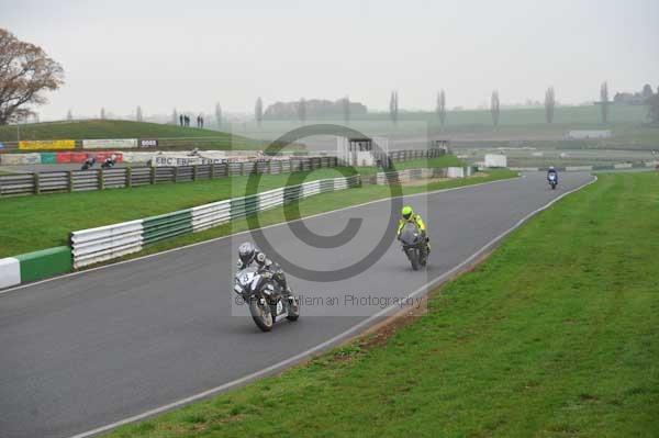 Mallory park Leicestershire;Mallory park photographs;Motorcycle action photographs;event digital images;eventdigitalimages;mallory park;no limits trackday;peter wileman photography;trackday;trackday digital images;trackday photos