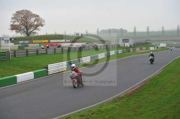 Mallory park Leicestershire;Mallory park photographs;Motorcycle action photographs;event digital images;eventdigitalimages;mallory park;no limits trackday;peter wileman photography;trackday;trackday digital images;trackday photos