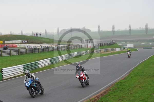 Mallory park Leicestershire;Mallory park photographs;Motorcycle action photographs;event digital images;eventdigitalimages;mallory park;no limits trackday;peter wileman photography;trackday;trackday digital images;trackday photos