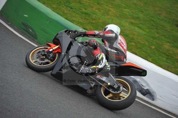 Mallory park Leicestershire;Mallory park photographs;Motorcycle action photographs;event digital images;eventdigitalimages;mallory park;no limits trackday;peter wileman photography;trackday;trackday digital images;trackday photos