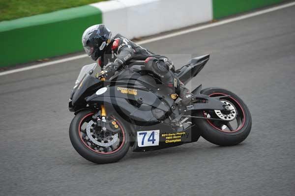 Mallory park Leicestershire;Mallory park photographs;Motorcycle action photographs;event digital images;eventdigitalimages;mallory park;no limits trackday;peter wileman photography;trackday;trackday digital images;trackday photos