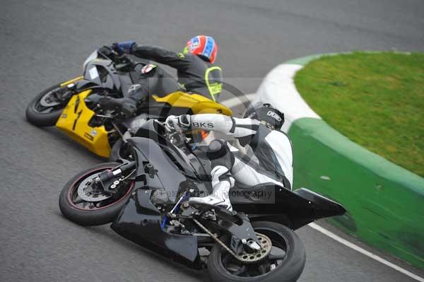 Mallory park Leicestershire;Mallory park photographs;Motorcycle action photographs;event digital images;eventdigitalimages;mallory park;no limits trackday;peter wileman photography;trackday;trackday digital images;trackday photos