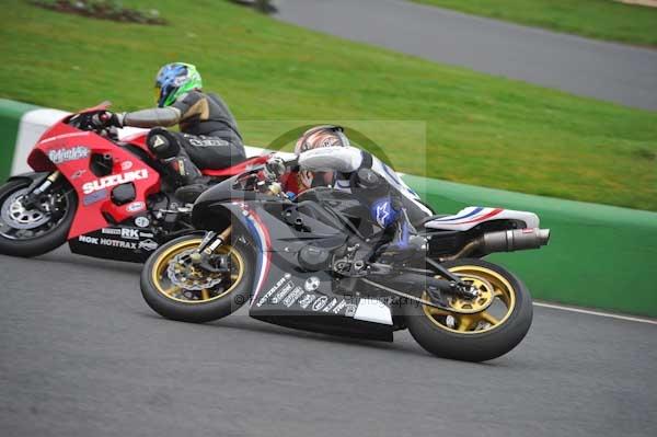 Mallory park Leicestershire;Mallory park photographs;Motorcycle action photographs;event digital images;eventdigitalimages;mallory park;no limits trackday;peter wileman photography;trackday;trackday digital images;trackday photos