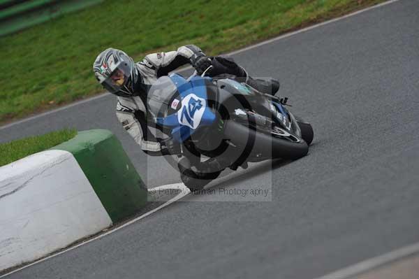 Mallory park Leicestershire;Mallory park photographs;Motorcycle action photographs;event digital images;eventdigitalimages;mallory park;no limits trackday;peter wileman photography;trackday;trackday digital images;trackday photos