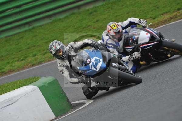 Mallory park Leicestershire;Mallory park photographs;Motorcycle action photographs;event digital images;eventdigitalimages;mallory park;no limits trackday;peter wileman photography;trackday;trackday digital images;trackday photos