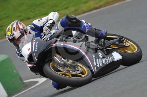 Mallory park Leicestershire;Mallory park photographs;Motorcycle action photographs;event digital images;eventdigitalimages;mallory park;no limits trackday;peter wileman photography;trackday;trackday digital images;trackday photos