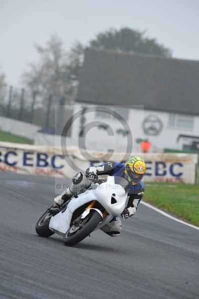 Mallory park Leicestershire;Mallory park photographs;Motorcycle action photographs;event digital images;eventdigitalimages;mallory park;no limits trackday;peter wileman photography;trackday;trackday digital images;trackday photos