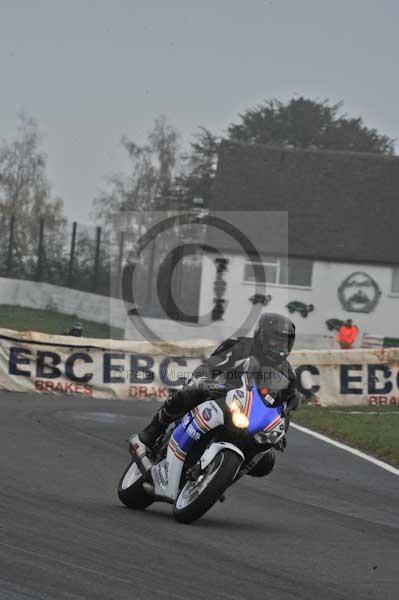 Mallory park Leicestershire;Mallory park photographs;Motorcycle action photographs;event digital images;eventdigitalimages;mallory park;no limits trackday;peter wileman photography;trackday;trackday digital images;trackday photos