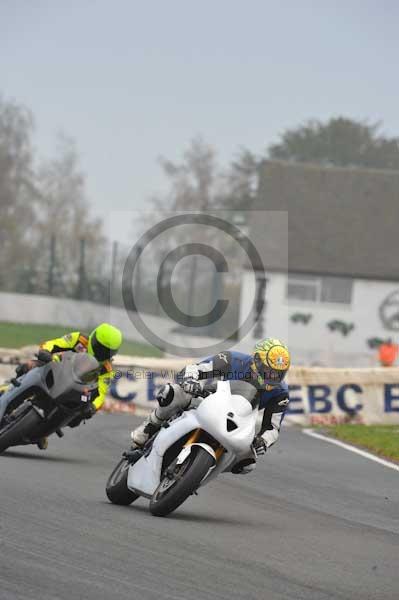 Mallory park Leicestershire;Mallory park photographs;Motorcycle action photographs;event digital images;eventdigitalimages;mallory park;no limits trackday;peter wileman photography;trackday;trackday digital images;trackday photos