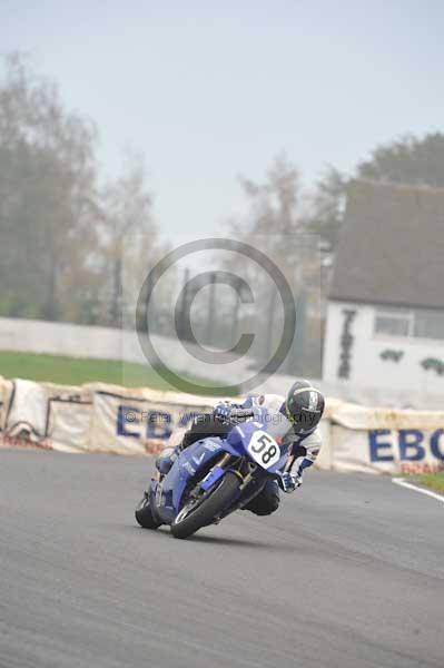 Mallory park Leicestershire;Mallory park photographs;Motorcycle action photographs;event digital images;eventdigitalimages;mallory park;no limits trackday;peter wileman photography;trackday;trackday digital images;trackday photos