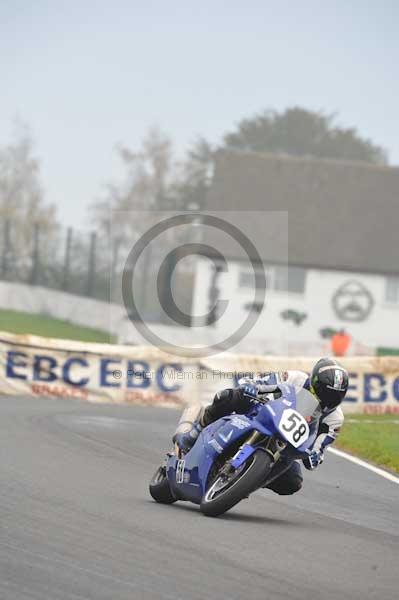 Mallory park Leicestershire;Mallory park photographs;Motorcycle action photographs;event digital images;eventdigitalimages;mallory park;no limits trackday;peter wileman photography;trackday;trackday digital images;trackday photos