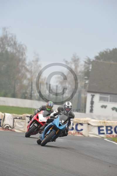 Mallory park Leicestershire;Mallory park photographs;Motorcycle action photographs;event digital images;eventdigitalimages;mallory park;no limits trackday;peter wileman photography;trackday;trackday digital images;trackday photos