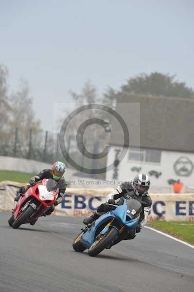 Mallory park Leicestershire;Mallory park photographs;Motorcycle action photographs;event digital images;eventdigitalimages;mallory park;no limits trackday;peter wileman photography;trackday;trackday digital images;trackday photos