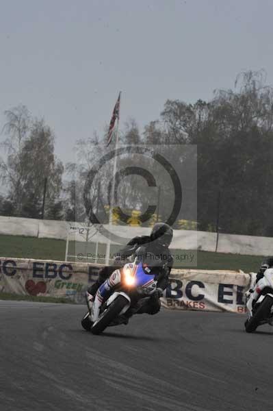 Mallory park Leicestershire;Mallory park photographs;Motorcycle action photographs;event digital images;eventdigitalimages;mallory park;no limits trackday;peter wileman photography;trackday;trackday digital images;trackday photos