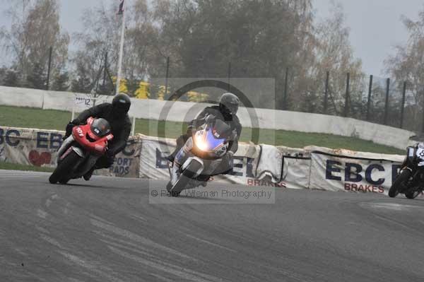 Mallory park Leicestershire;Mallory park photographs;Motorcycle action photographs;event digital images;eventdigitalimages;mallory park;no limits trackday;peter wileman photography;trackday;trackday digital images;trackday photos