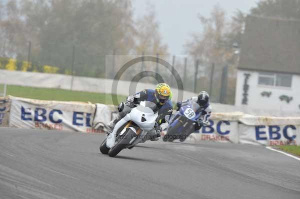 Mallory park Leicestershire;Mallory park photographs;Motorcycle action photographs;event digital images;eventdigitalimages;mallory park;no limits trackday;peter wileman photography;trackday;trackday digital images;trackday photos