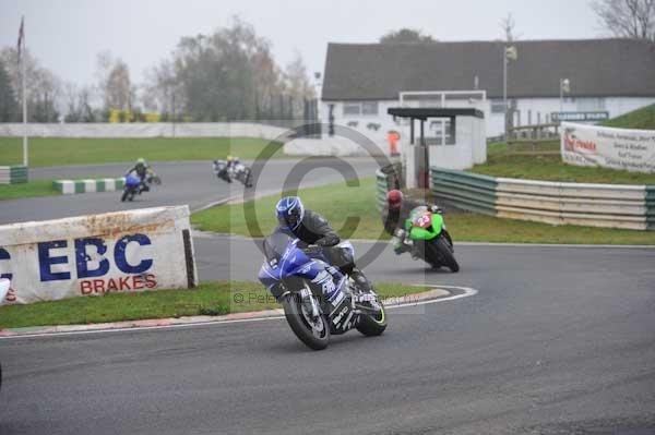 Mallory park Leicestershire;Mallory park photographs;Motorcycle action photographs;event digital images;eventdigitalimages;mallory park;no limits trackday;peter wileman photography;trackday;trackday digital images;trackday photos