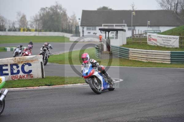 Mallory park Leicestershire;Mallory park photographs;Motorcycle action photographs;event digital images;eventdigitalimages;mallory park;no limits trackday;peter wileman photography;trackday;trackday digital images;trackday photos