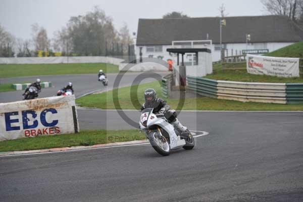 Mallory park Leicestershire;Mallory park photographs;Motorcycle action photographs;event digital images;eventdigitalimages;mallory park;no limits trackday;peter wileman photography;trackday;trackday digital images;trackday photos