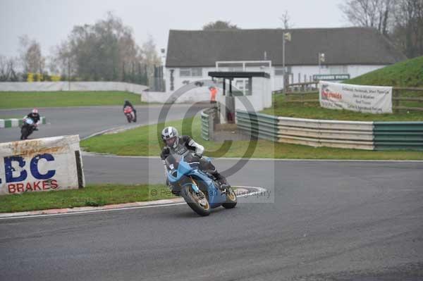 Mallory park Leicestershire;Mallory park photographs;Motorcycle action photographs;event digital images;eventdigitalimages;mallory park;no limits trackday;peter wileman photography;trackday;trackday digital images;trackday photos