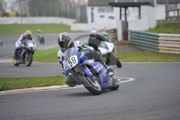 Mallory park Leicestershire;Mallory park photographs;Motorcycle action photographs;event digital images;eventdigitalimages;mallory park;no limits trackday;peter wileman photography;trackday;trackday digital images;trackday photos