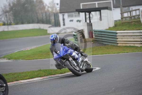 Mallory park Leicestershire;Mallory park photographs;Motorcycle action photographs;event digital images;eventdigitalimages;mallory park;no limits trackday;peter wileman photography;trackday;trackday digital images;trackday photos
