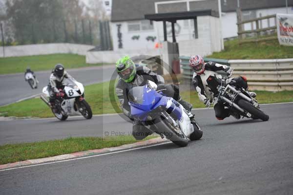 Mallory park Leicestershire;Mallory park photographs;Motorcycle action photographs;event digital images;eventdigitalimages;mallory park;no limits trackday;peter wileman photography;trackday;trackday digital images;trackday photos