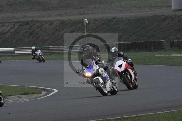 Mallory park Leicestershire;Mallory park photographs;Motorcycle action photographs;event digital images;eventdigitalimages;mallory park;no limits trackday;peter wileman photography;trackday;trackday digital images;trackday photos