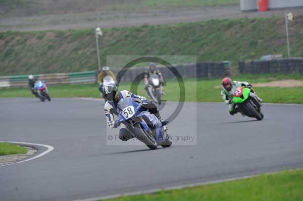 Mallory park Leicestershire;Mallory park photographs;Motorcycle action photographs;event digital images;eventdigitalimages;mallory park;no limits trackday;peter wileman photography;trackday;trackday digital images;trackday photos