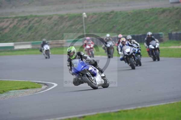 Mallory park Leicestershire;Mallory park photographs;Motorcycle action photographs;event digital images;eventdigitalimages;mallory park;no limits trackday;peter wileman photography;trackday;trackday digital images;trackday photos