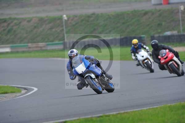 Mallory park Leicestershire;Mallory park photographs;Motorcycle action photographs;event digital images;eventdigitalimages;mallory park;no limits trackday;peter wileman photography;trackday;trackday digital images;trackday photos