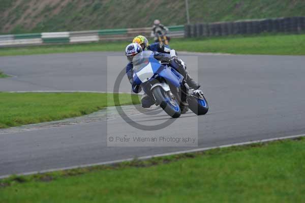 Mallory park Leicestershire;Mallory park photographs;Motorcycle action photographs;event digital images;eventdigitalimages;mallory park;no limits trackday;peter wileman photography;trackday;trackday digital images;trackday photos