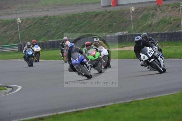 Mallory park Leicestershire;Mallory park photographs;Motorcycle action photographs;event digital images;eventdigitalimages;mallory park;no limits trackday;peter wileman photography;trackday;trackday digital images;trackday photos