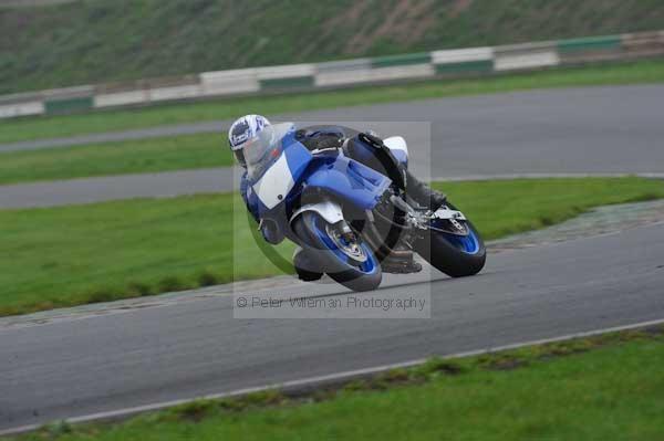 Mallory park Leicestershire;Mallory park photographs;Motorcycle action photographs;event digital images;eventdigitalimages;mallory park;no limits trackday;peter wileman photography;trackday;trackday digital images;trackday photos