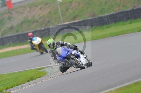 Mallory park Leicestershire;Mallory park photographs;Motorcycle action photographs;event digital images;eventdigitalimages;mallory park;no limits trackday;peter wileman photography;trackday;trackday digital images;trackday photos