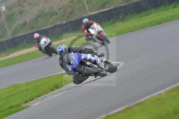 Mallory park Leicestershire;Mallory park photographs;Motorcycle action photographs;event digital images;eventdigitalimages;mallory park;no limits trackday;peter wileman photography;trackday;trackday digital images;trackday photos