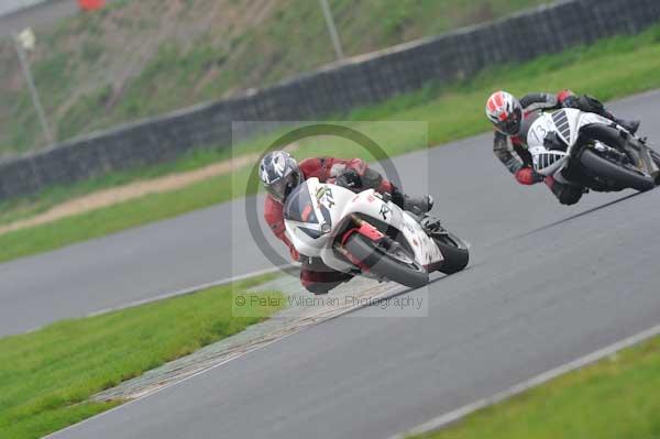 Mallory park Leicestershire;Mallory park photographs;Motorcycle action photographs;event digital images;eventdigitalimages;mallory park;no limits trackday;peter wileman photography;trackday;trackday digital images;trackday photos