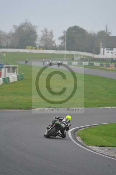 Mallory park Leicestershire;Mallory park photographs;Motorcycle action photographs;event digital images;eventdigitalimages;mallory park;no limits trackday;peter wileman photography;trackday;trackday digital images;trackday photos