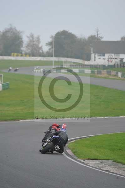 Mallory park Leicestershire;Mallory park photographs;Motorcycle action photographs;event digital images;eventdigitalimages;mallory park;no limits trackday;peter wileman photography;trackday;trackday digital images;trackday photos