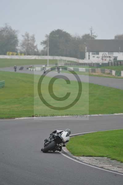 Mallory park Leicestershire;Mallory park photographs;Motorcycle action photographs;event digital images;eventdigitalimages;mallory park;no limits trackday;peter wileman photography;trackday;trackday digital images;trackday photos