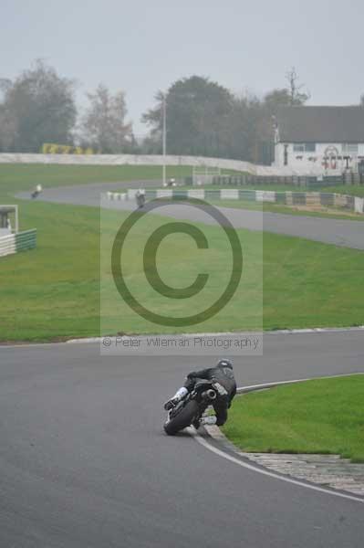 Mallory park Leicestershire;Mallory park photographs;Motorcycle action photographs;event digital images;eventdigitalimages;mallory park;no limits trackday;peter wileman photography;trackday;trackday digital images;trackday photos